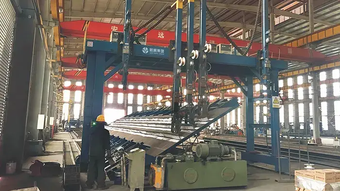 Многодуговая установка для сварки U-образных ребер жесткости